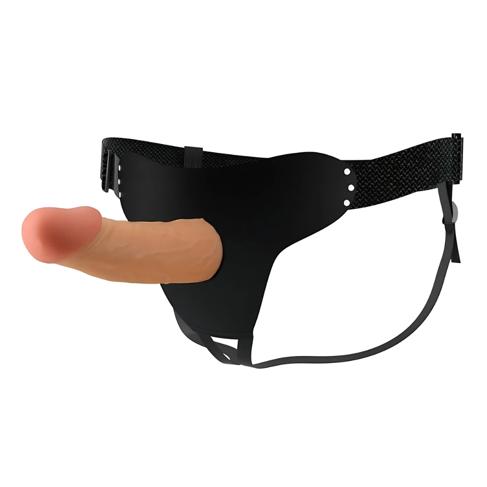Dildo cavo per uomo montato sulla harness con mutandina aperta