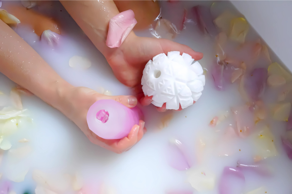 Perché sex toys, vibratori e autoerotismo fanno bene alla coppia