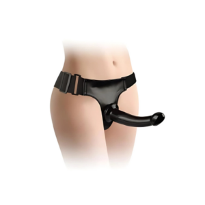 Strap on anale VSC Novelty indossato da modella, con harness regolabile, ideale per pegging uomo