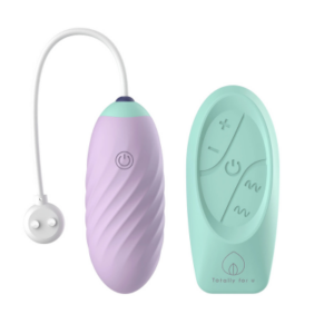 Ovetto vibrante L-Ovo by Totally 4 U con telecomando ricaricabile incluso, visto su sfondo neutro
