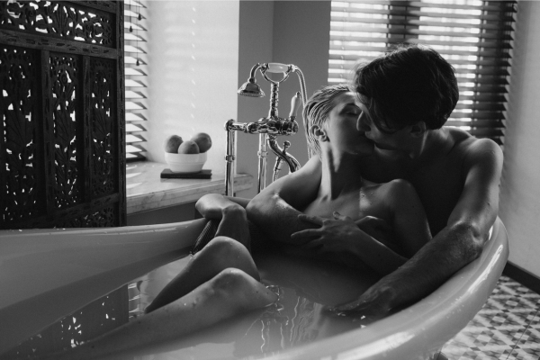 Posizione Kamasutra con lei sopra: tutte le varianti